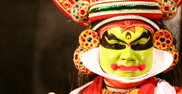 Artista kathakali em apresentação